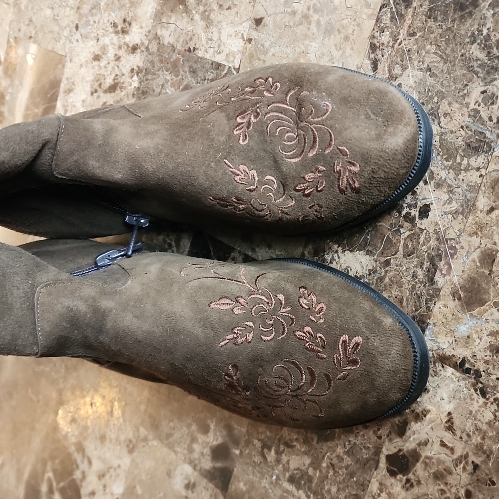 Woman's boots